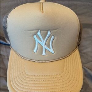 New York Yankees adjustable trucker cap by the brand '47.